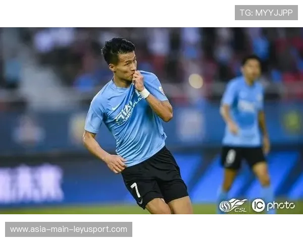 大连英博锋线林良铭梅开二度，助球队逆转