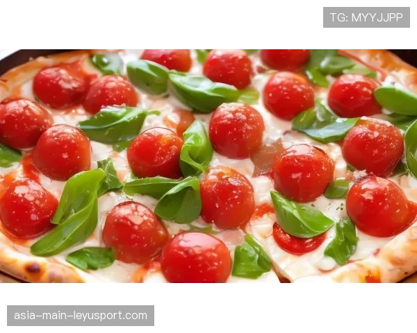 🍕深夜观赛黄金美食图鉴： 冰镇精酿原浆啤酒、刚出锅热气腾腾的火爆麻辣小龙虾外加香脆多汁的炸鸡，这才是四年一度属于全世界真球迷的终极狂欢夜、熬夜看球的最高顶配慰藉。